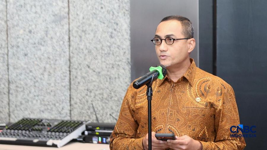 Kepala Eksekutif PMDK Hasan Fawzi sambangi gedung Bursa Efek Indonesia (BEI) pada Jumat (16/10/2026). (CNBC Indonesia/Muhammad Sabki)