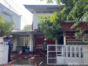 Cerita Warga Saat Ketahui Kebakaran Laboratorium Klinik Semarang Kebakaran