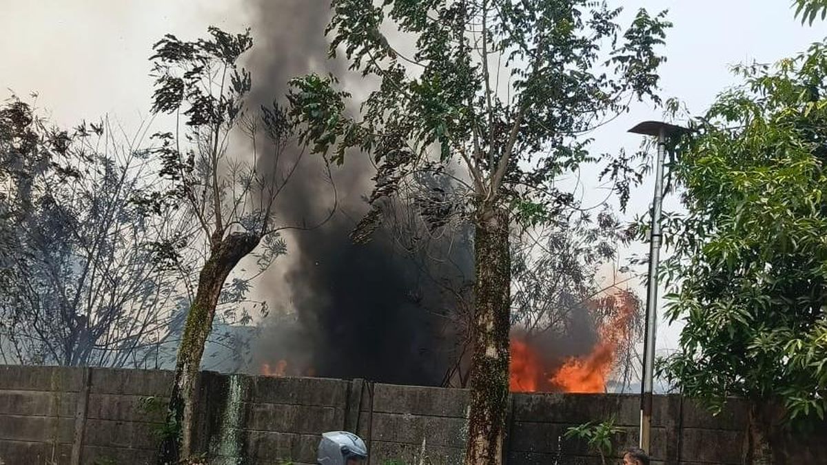 Lahan 1.000 Meter Persegi di Tangsel Kebakaran, Dipicu Orang Nabun Sampah — NadiKabar.com