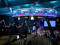 Layar menampilkan pergerakan Indeks Harga Saham Gabungan (IHSG) di Bursa Efek Indonesia, Jakarta, Jumat (16/10/2026). (CNBC Indonesia/Muhammad Sabki)