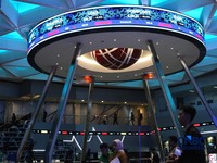 Layar menampilkan pergerakan Indeks Harga Saham Gabungan (IHSG) di Bursa Efek Indonesia, Jakarta, Jumat (16/10/2026). (CNBC Indonesia/Muhammad Sabki)