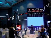 Layar menampilkan pergerakan Indeks Harga Saham Gabungan (IHSG) di Bursa Efek Indonesia, Jakarta, Jumat (16/10/2026). (CNBC Indonesia/Muhammad Sabki)