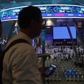 Layar menampilkan pergerakan Indeks Harga Saham Gabungan (IHSG) di Bursa Efek Indonesia, Jakarta, Jumat (16/10/2026). (CNBC Indonesia/Muhammad Sabki)
