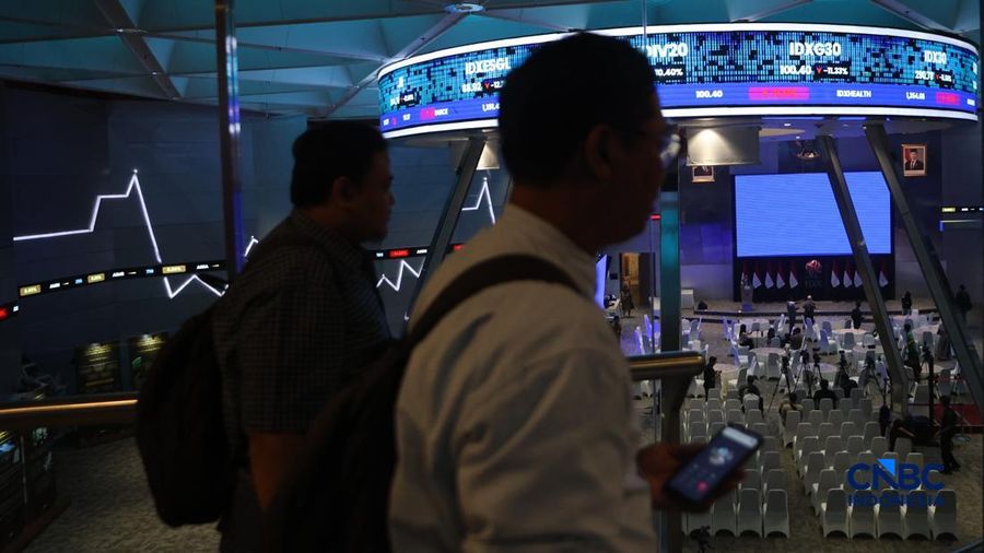 Layar menampilkan pergerakan Indeks Harga Saham Gabungan (IHSG) di Bursa Efek Indonesia, Jakarta, Jumat (16/10/2026). (CNBC Indonesia/Muhammad Sabki)