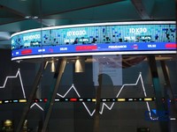 Layar menampilkan pergerakan Indeks Harga Saham Gabungan (IHSG) di Bursa Efek Indonesia, Jakarta, Jumat (16/10/2026). (CNBC Indonesia/Muhammad Sabki)