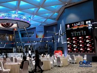 Layar menampilkan pergerakan Indeks Harga Saham Gabungan (IHSG) di Bursa Efek Indonesia, Jakarta, Jumat (16/10/2026). (CNBC Indonesia/Muhammad Sabki)