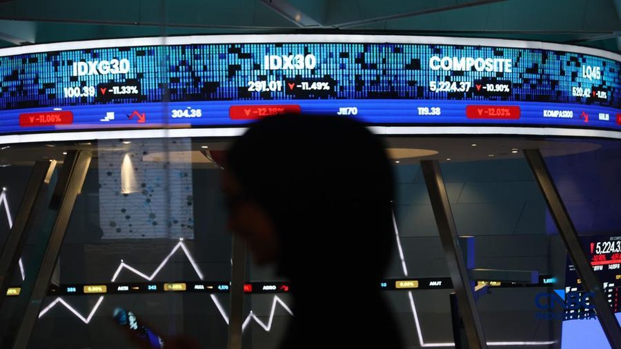 Layar menampilkan pergerakan Indeks Harga Saham Gabungan (IHSG) di Bursa Efek Indonesia, Jakarta, Jumat (16/10/2026). (CNBC Indonesia/Muhammad Sabki)