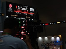 Layar menampilkan pergerakan Indeks Harga Saham Gabungan (IHSG) di Bursa Efek Indonesia, Jakarta, Jumat (16/10/2026). (CNBC Indonesia/Muhammad Sabki)