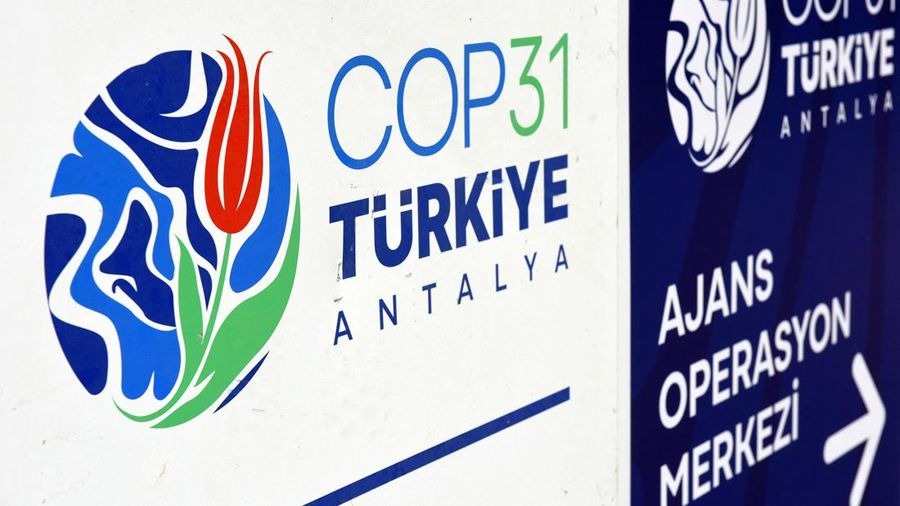 Logo COP 31 Antalya Turki. (Goksel YAPAR / AFP)