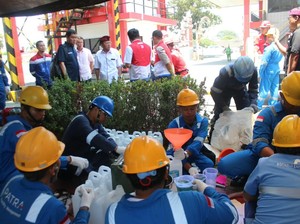 Urai Antrean di SPBU, Pertamina Distribusikan BBM Kemasan Jeriken