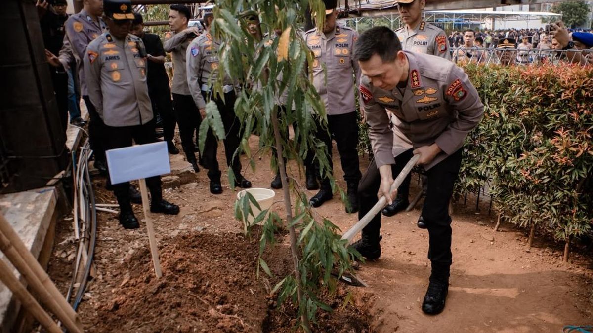 Kapolda Metro Tanam Pohon: Green Policing Harus Dimulai dari Lingkungan Internal — NadiKabar.com