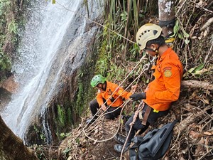 Wanita asal Padang Pariaman Tewas usai Tergelincir di Air Terjun Robo Harau