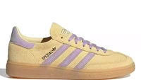 Punya Sneakers Suede Sol Gum? Ini 5 Cara Merawatnya agar Awet