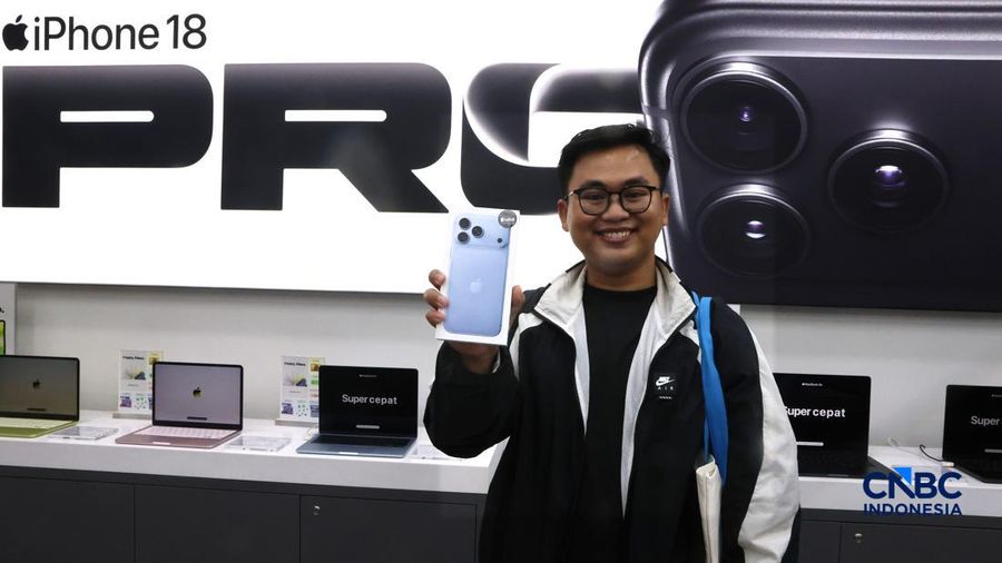 Suasana penjualan iPhone 18 Series di hello store Grand Indonesia, Jakarta, Jumat (16/10/2026). (CNBC Indoensia/Muhammad Sabki)