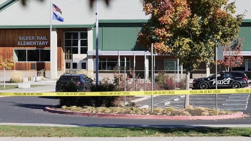 Suasana setelah penembakan di Sekolah Dasar Silver Rail di Bend, Oregon, Amerika Serikat (AS), Kamis (15/10/2026). (REUTERS/Rob Kerr)