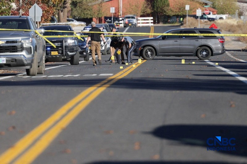 Suasana setelah penembakan di Sekolah Dasar Silver Rail di Bend, Oregon, Amerika Serikat (AS), Kamis (15/10/2026). (REUTERS/Rob Kerr)