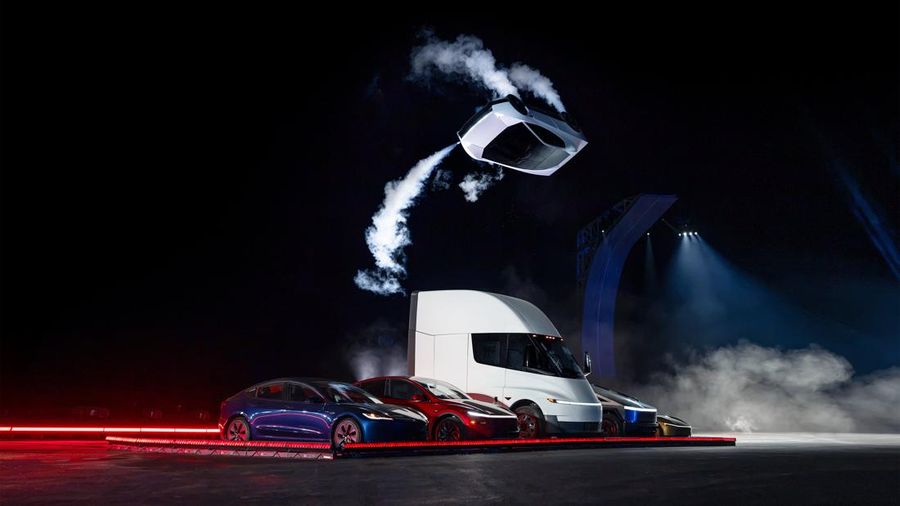 Tesla memperkenalkan generasi terbaru mobil sport listrik Roadster yang dilengkapi pendorong bergaya roket pada Kamis (15/10/2026).