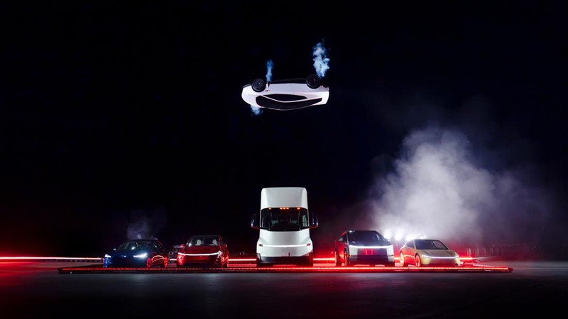 Tesla memperkenalkan generasi terbaru mobil sport listrik Roadster yang dilengkapi pendorong bergaya roket pada Kamis (15/10/2026).