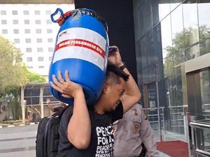 KPK Sita Tong Biru Diduga Tempat Bupati Klaten Simpan Duit Korupsi