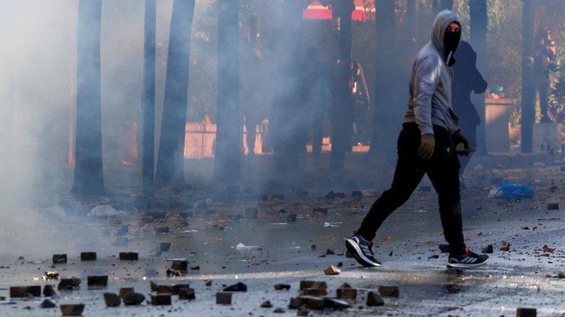 Aksi protes anti-pemerintah oleh para pelajar di Tirana, Albania, Sabtu (17/10/2026). (REUTERS/Florion Goga)