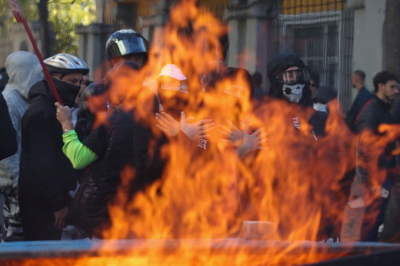 Aksi protes anti-pemerintah oleh para pelajar di Tirana, Albania, Sabtu (17/10/2026). (REUTERS/Louisa Gouliamaki)