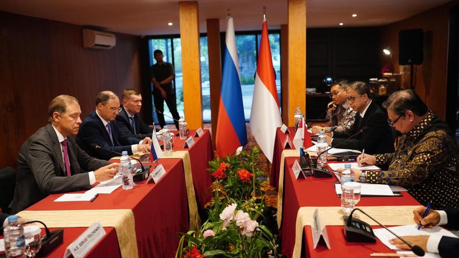 Indonesia dan Rusia terus menunjukan komitmen kuat guna memperkuat kerja sama di berbagai sektor utama dengan mematangkan langkah-langkah kolaborasi strategis pada satu tahun terakhir. Kolaborasi strategis ini ditegaskan kembali ketika Menteri Koordi