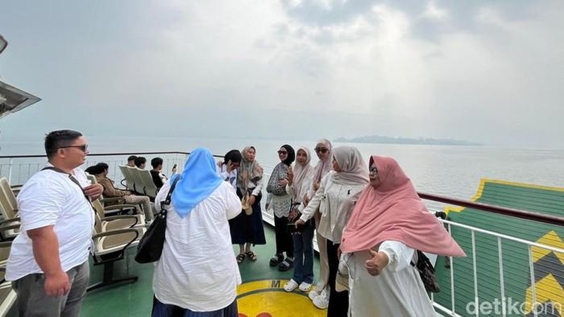Kabut asap karhutla selimuti kawasan Danau Toba, Sumatra Utara. (Dok. Finta Rahyuni/detikSumut)