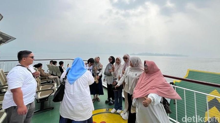 Kabut asap karhutla selimuti kawasan Danau Toba, Sumatra Utara. (Dok. Finta Rahyuni/detikSumut) Kabut asap karhutla selimuti kawasan Danau Toba, Sumatra Utara. (Dok. Finta Rahyuni/detikSumut)