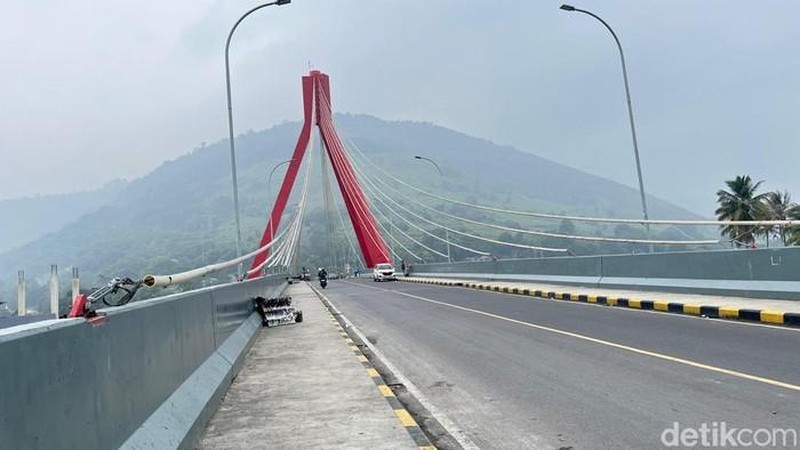 Kabut asap karhutla selimuti kawasan Danau Toba, Sumatra Utara. (Dok. Finta Rahyuni/detikSumut)