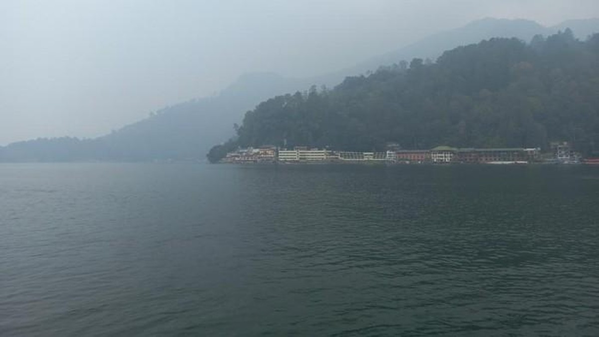 Penampakan Keindahan Danau Toba Terkepung Kabut Asap Karhutla