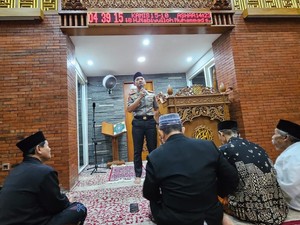Subuh Berjemaah Bersama Warga, Kapolres Kediri Kota Ajak Jaga Kamtibmas