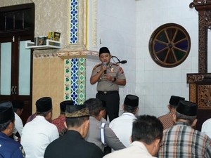 Kapolres Kediri Gelar Subuh Keliling, Ajak Warga Jaga Kamtibmas