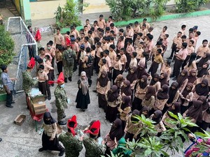 Kodam Hasanuddin Bagikan 55 Ribu Masker Cegah Dampak Asap Karhutla