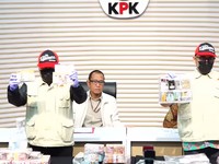 Konferensi pers KPK terkait peristiwa tangkap tangan dugaan TPK penggunaan dana siap pakai di lingkungan BNPB, Jumat (16/10/2026). (YouTube/KPK RI)