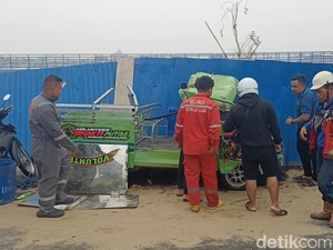 Mobil Damkar di Samarinda Alami Kecelakaan, Satu Relawan Dirawat