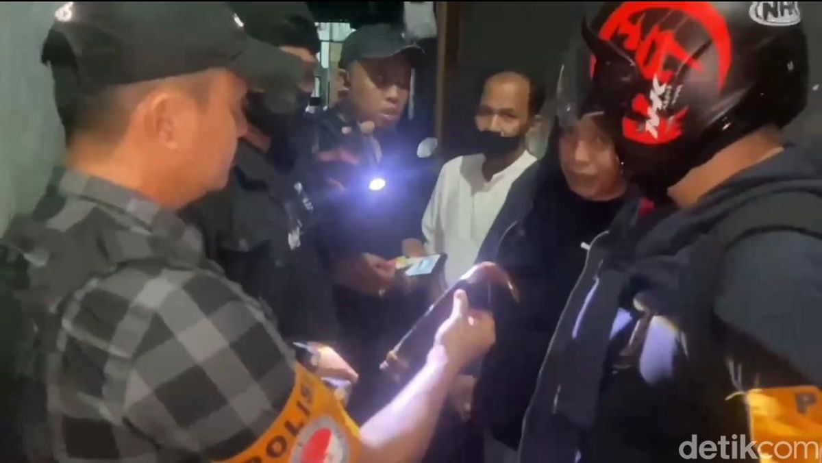 Polisi Gerebek Salon Diduga Jadi Gudang Sabu di Makassar, 4 Orang Ditangkap — NadiKabar.com