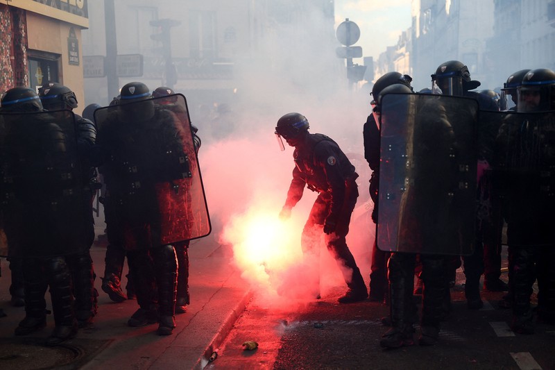 Protes nasional menentang tingginya biaya hidup di Paris, Prancis, Sabtu (17/10/2026). (REUTERS/Manon Cruz)