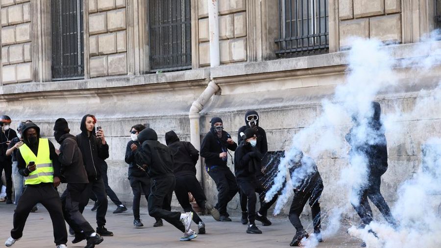 Protes nasional menentang tingginya biaya hidup di Paris, Prancis, Sabtu (17/10/2026). (REUTERS/Jack Taylor)