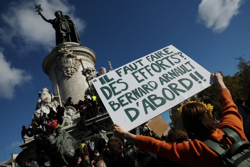 Protes nasional menentang tingginya biaya hidup di Paris, Prancis, Sabtu (17/10/2026). (REUTERS/Manon Cruz)