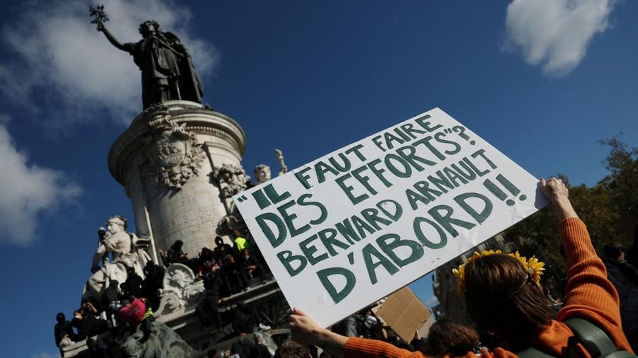 Protes nasional menentang tingginya biaya hidup di Paris, Prancis, Sabtu (17/10/2026). (REUTERS/Stephanie Lecocq)
