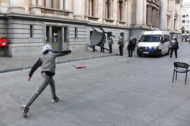 Rusuh saat protes mahasiswa di Brussel, Belgia, Sabtu (17/10/2026). (REUTERS/Yves Herman)