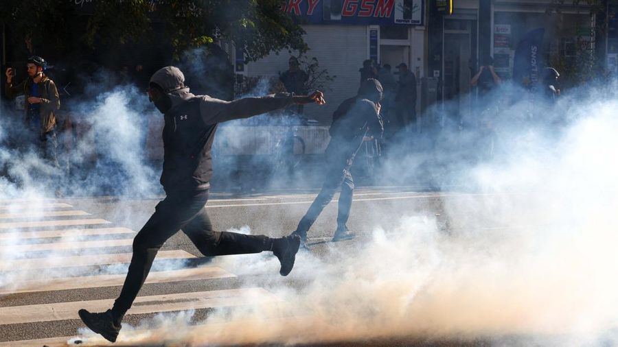 Rusuh saat protes mahasiswa di Brussel, Belgia, Sabtu (17/10/2026). (REUTERS/Yves Herman)
