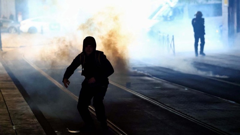 Rusuh saat protes mahasiswa di Brussel, Belgia, Sabtu (17/10/2026). (REUTERS/Yves Herman)