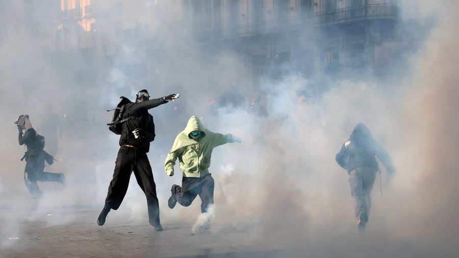 Rusuh saat protes mahasiswa di Brussel, Belgia, Sabtu (17/10/2026). (REUTERS/Yves Herman)