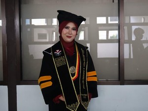 Tanpa Fast Track, Diadara Lulus S2 Sebelum 25 Tahun & Jadi Wisudawan Terbaik UPI