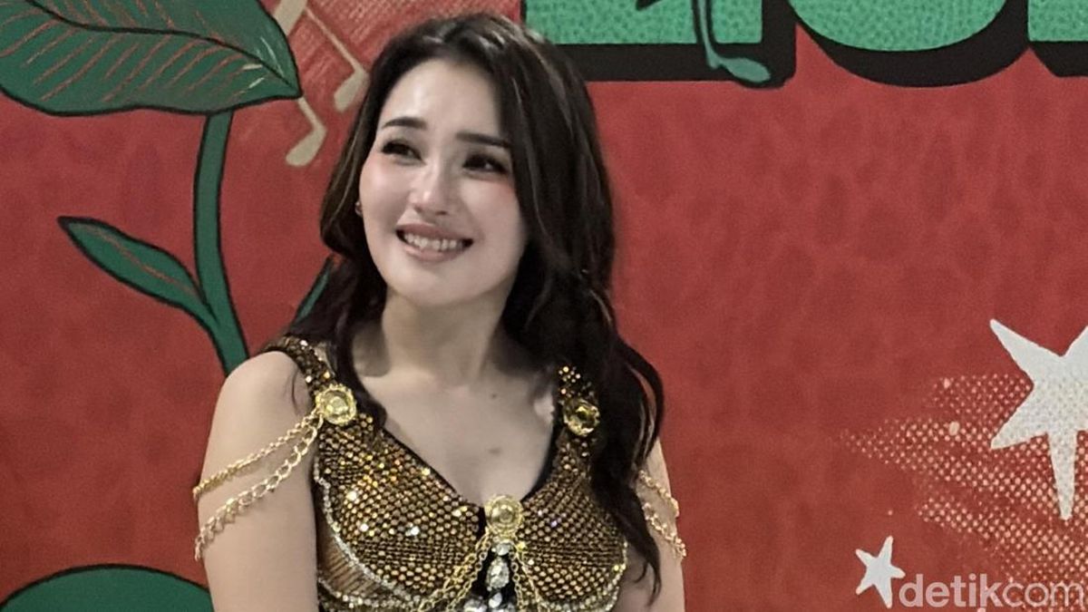 Gak Jomlo Lagi, Ayu Ting Ting Pamer Manggung Ditemani Pacar — NadiKabar.com