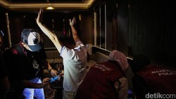 Video: Momen BNN-Bareskrim Razia Tempat Hiburan Malam di PIK