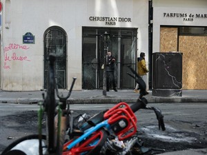 Seribuan Orang Ditahan, Ini Fakta Demo di Paris Berujung Penjarahan