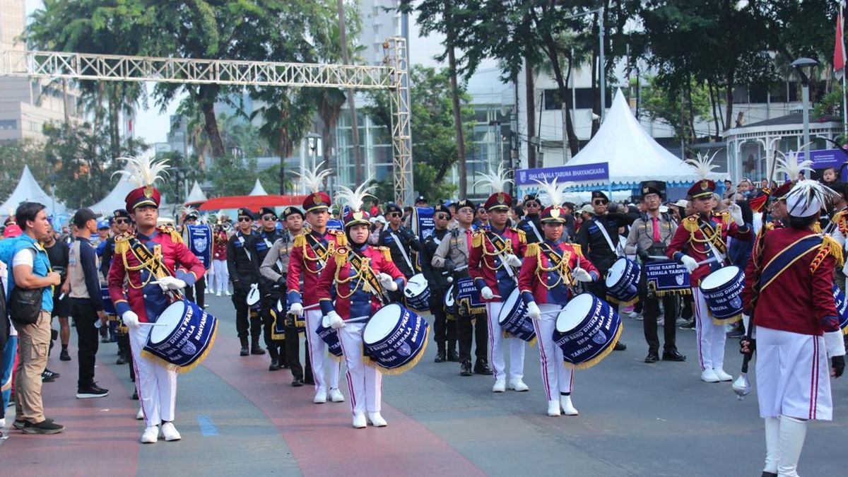 Drum Band SMA KTB Meriahkan Sosialisasi SPMB di CFD Bundaran HI — NadiKabar.com