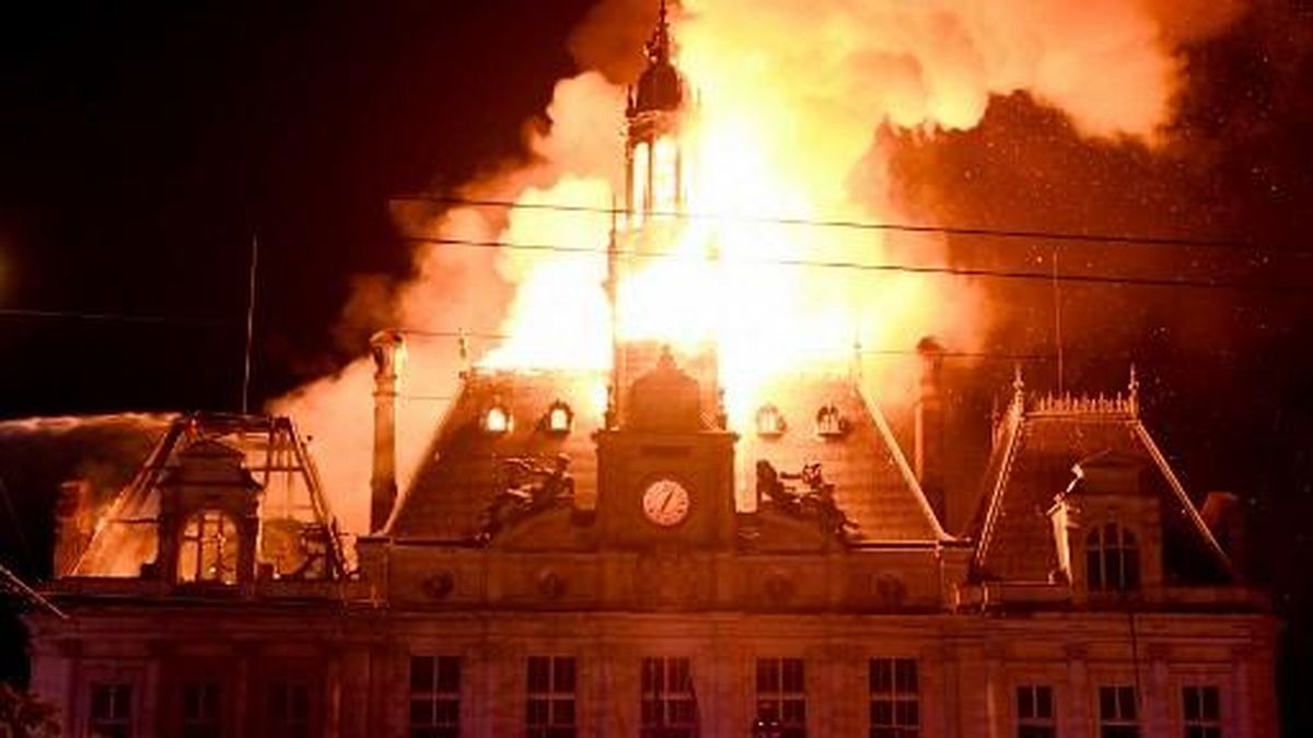 Demo di Prancis Berujung Rusuh, Balai Kota Limoges Dibakar — NadiKabar.com